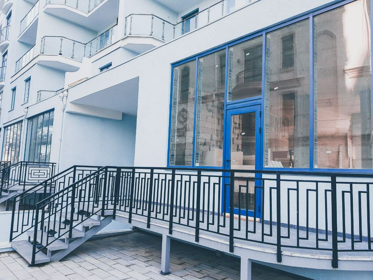 Продажа коммерческого помещения в ЖК 