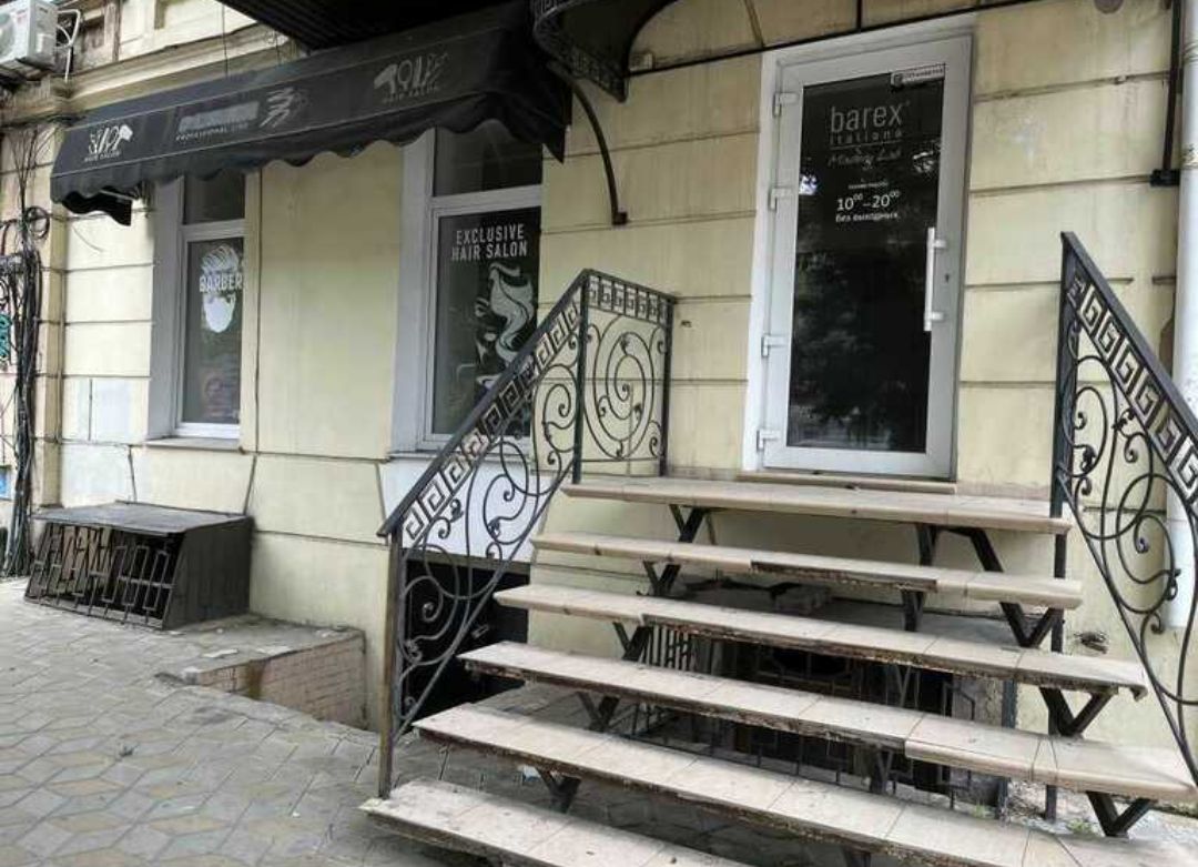 Аренда фасадного двухуровневого коммерческого помещения в центре Одессы