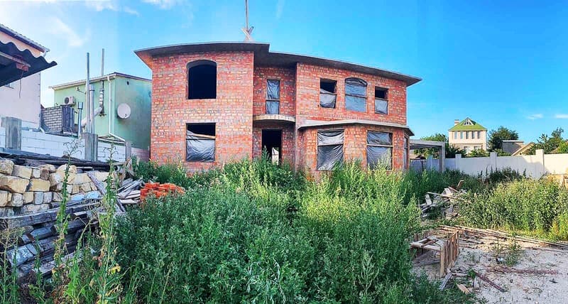 Дом из красного кирпича