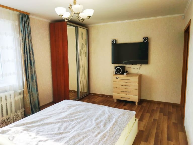 В продаже трехкомнатная квартира