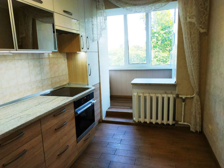 В продаже трехкомнатная квартира