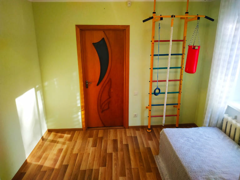 В продаже трехкомнатная квартира