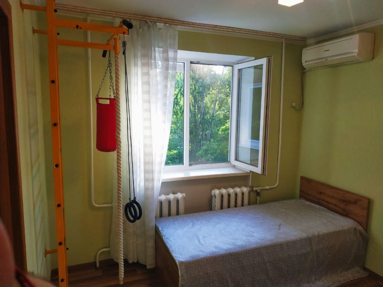 В продаже трехкомнатная квартира